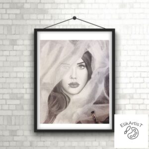 دختری درپس پرده